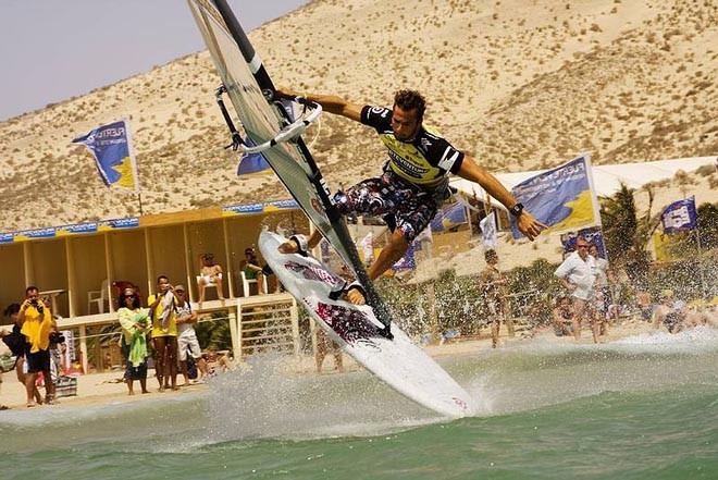 Power moves from Brawzinho - 2009 Fuerteventura PWA Grand Slam ©  John Carter / PWA http://www.pwaworldtour.com